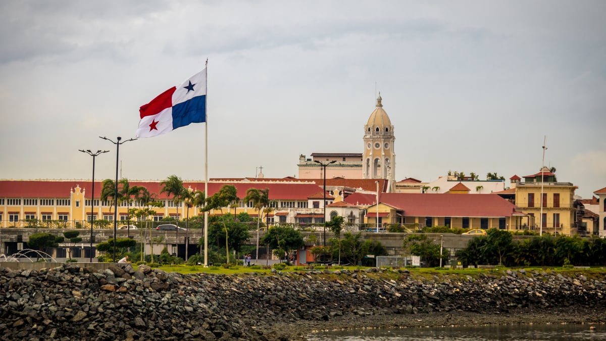 Flag Day in Panama (November 4th)