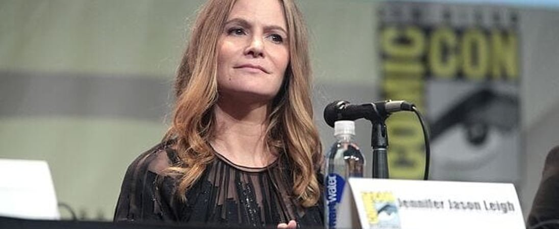 Jennifer Jason Leigh