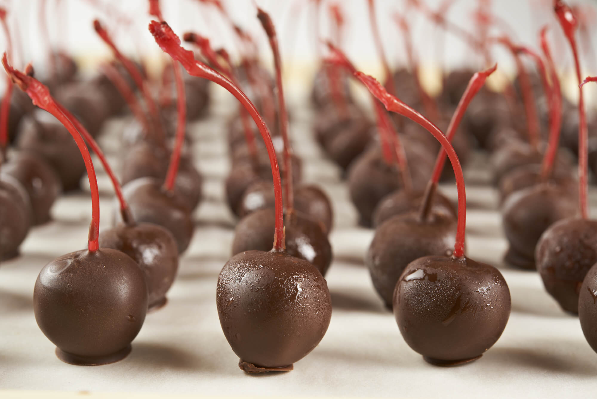 День вишни в шоколаде National Chocolate covered Cherry Day США